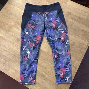 BRANDNEW PATAGONA CENTERED CROPPED LEGGINGS sizeM